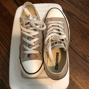 CONVERSE chuck taylor shoes sz 6 Wmn